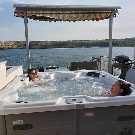 -apartment With Private Whirpool And Terace 50m2 Apartment Posedarje